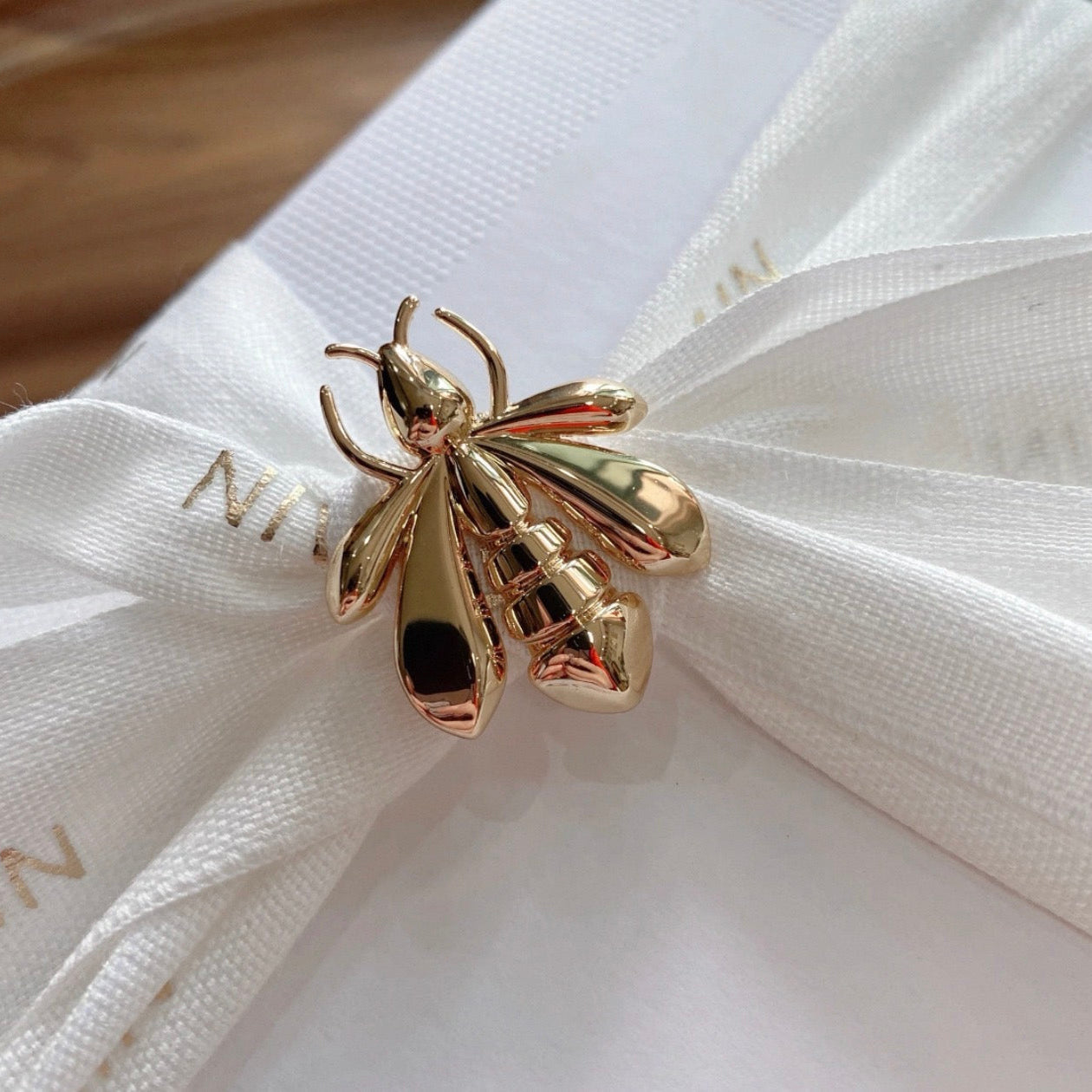 Guerlain Little bee brooch pin