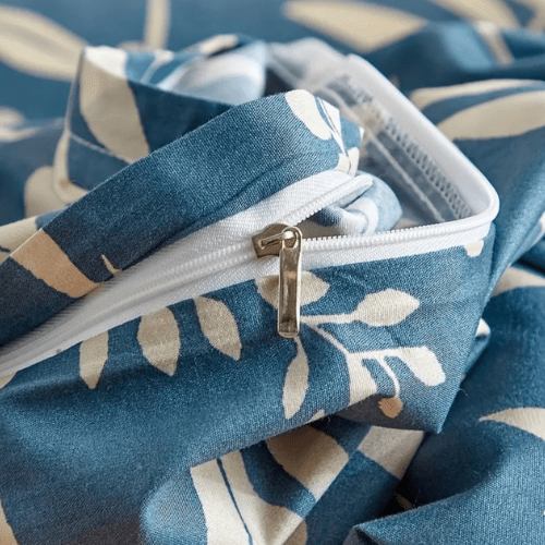 King size 6 - piece blue with beige leaf style duvet cover set. - BusDeals