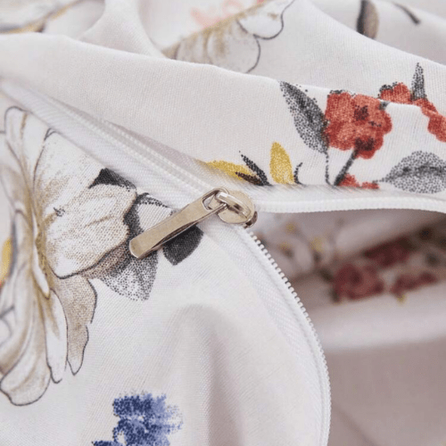 King size 6 - piece trendy red floral duvet cover set, white color. - BusDeals