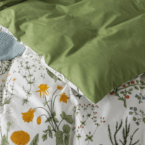 Queen size 6 piece bedding set adorned with green leaves. - BusDeals