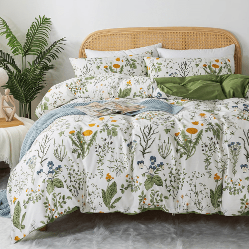 Queen size 6 piece bedding set adorned with green leaves. - BusDeals