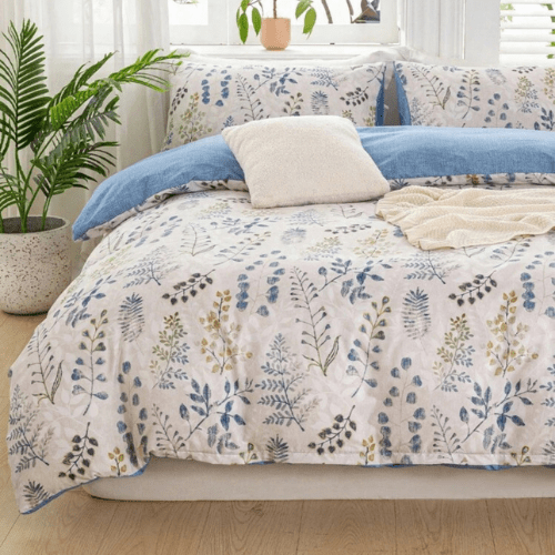 Queen size 6 piece bedding set, featuring a beautiful blue leaf design. - BusDeals