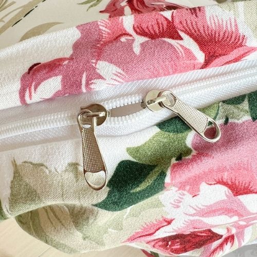 Queen size 6 - piece duvet cover set rose print with green leaves. - BusDeals