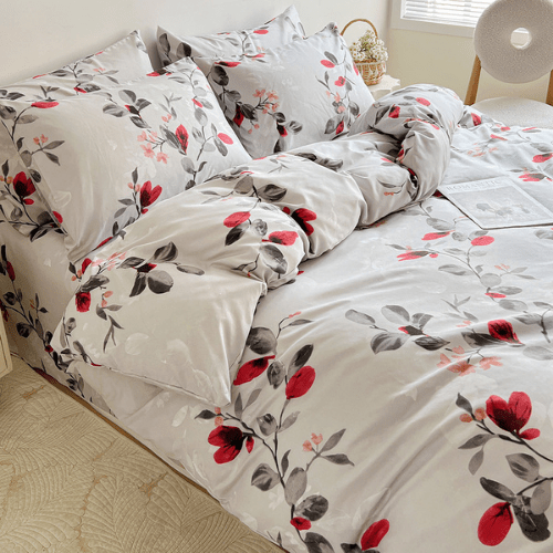 Queen size 6 - piece modern duvet cover set with red leaf. - BusDeals
