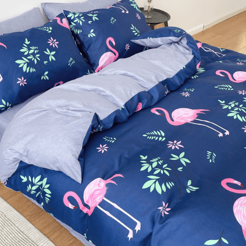 Single size, 4 - piece beautiful pink flamingo design in a lovely shade of blue. - BusDeals