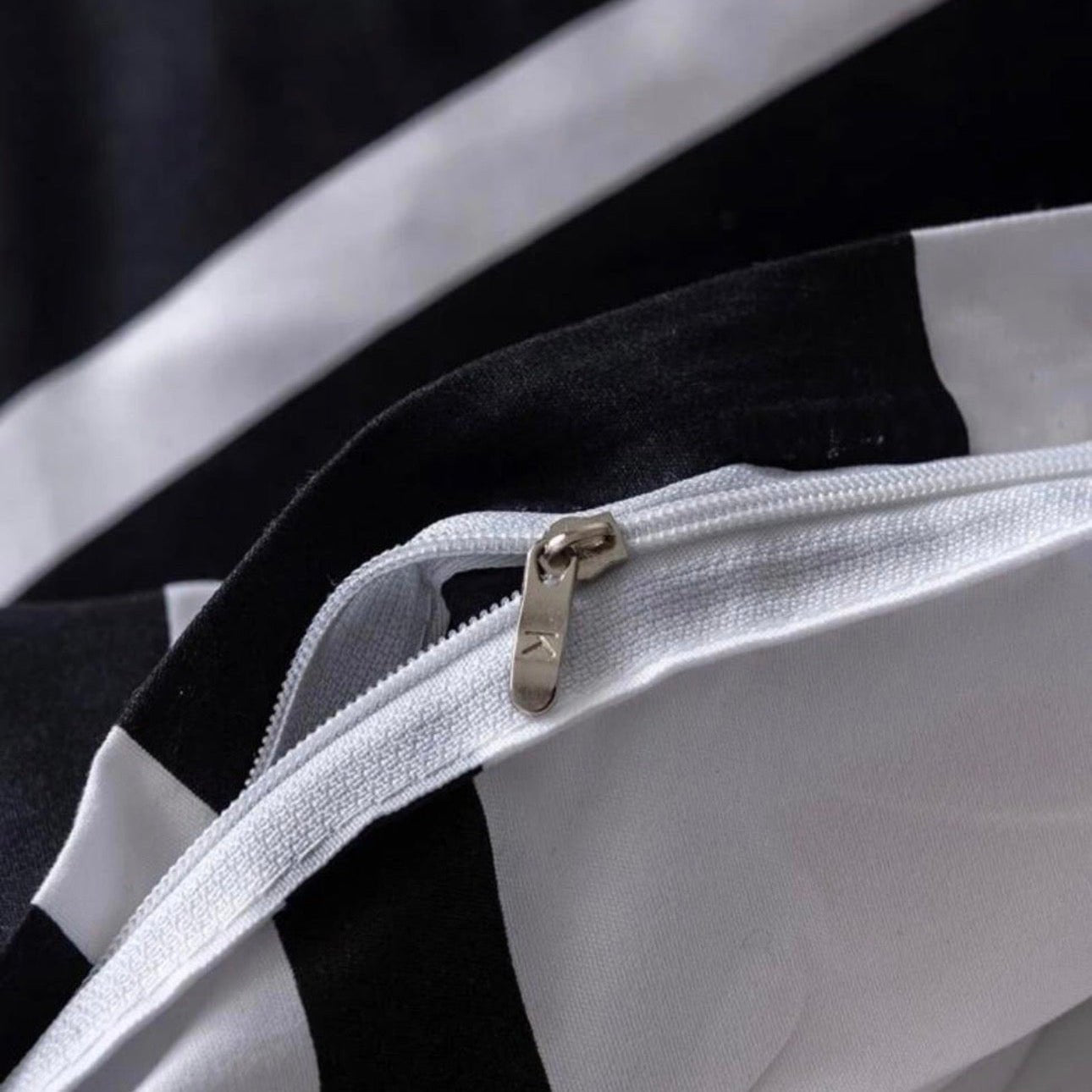 Single Size 4 Pieces set without filler, Black & White Stripe Design. - BusDeals