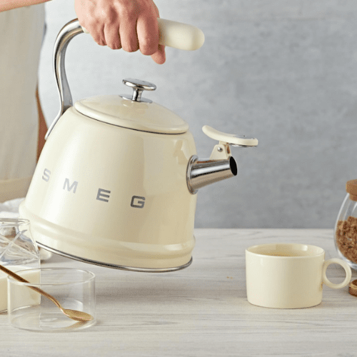 SMEG, WKF01CR Whistling Kettle, Stainless Steel, 2.3 L Capacity, Removable Lid and Measuring Spout, Induction Compatible, Cream. - BusDeals