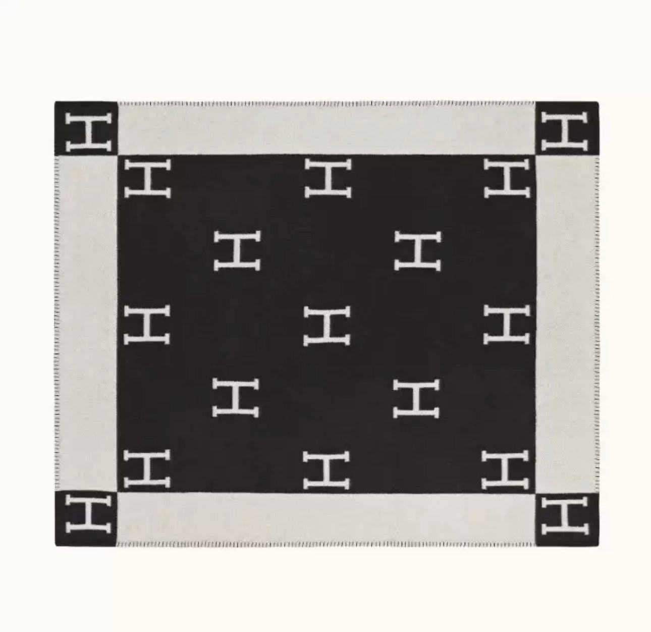 Throw H blanket, black color. - BusDeals