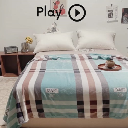 Fleece Blanket 200*230cm Super Soft Throw Simple Checks Design, Blue Color.