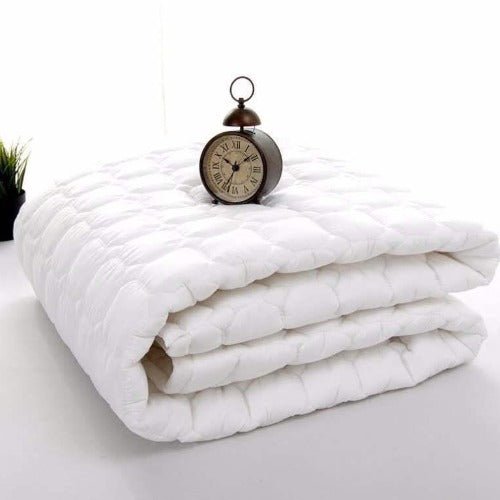 King Size 180*200cm, White Mattress Protector Pad, Vacuum packed. - BusDeals