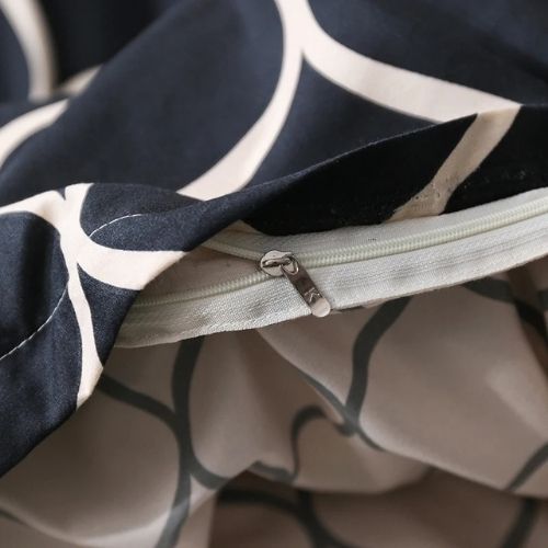 King size bedding set of 6 pieces, Black geometric design. - BusDeals