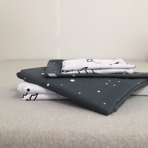 Single size 4 pieces, white with black space print. - BusDeals