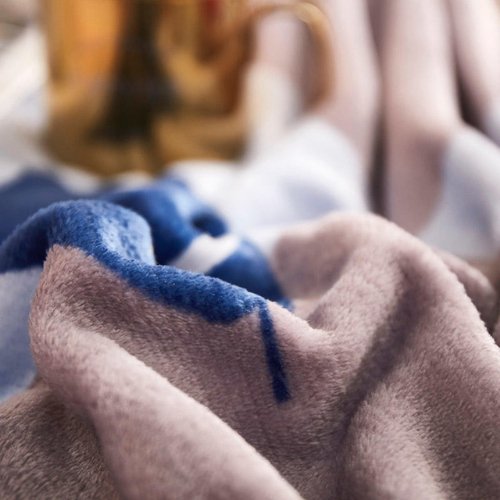 Soft fleece blanket, Brown square with leaves design - BusDeals