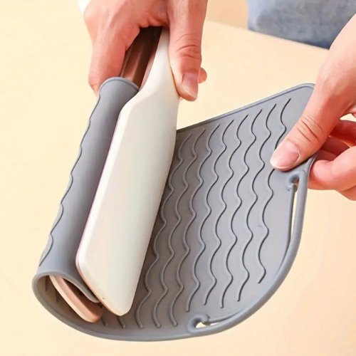 1pc Grey Silicone Heat Resistant Mat, Non - Slip Mat, Portable Hair Straightener Flat Iron Curling Ironing Heat Insulation Pad - BusDeals