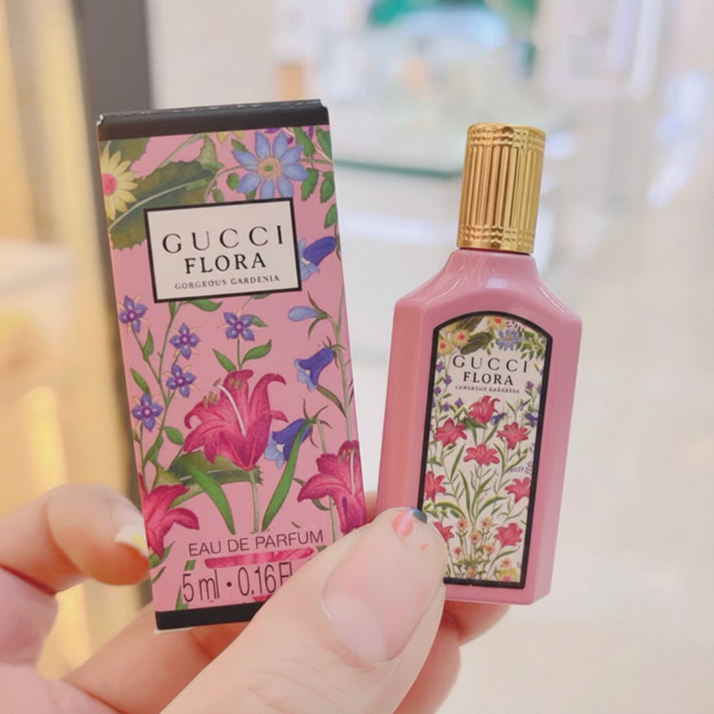 Gucci Beauty Pouch/Bag with 3 Flora MINI Parfume