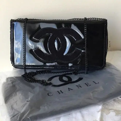 Chanel Beauty Transformed Cosmetic Novelty Boa Enamel Chain Shoulder Pouch