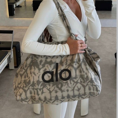 Alo Trendy Shopper Tote in a grey tie-dye pattern - BusDeals