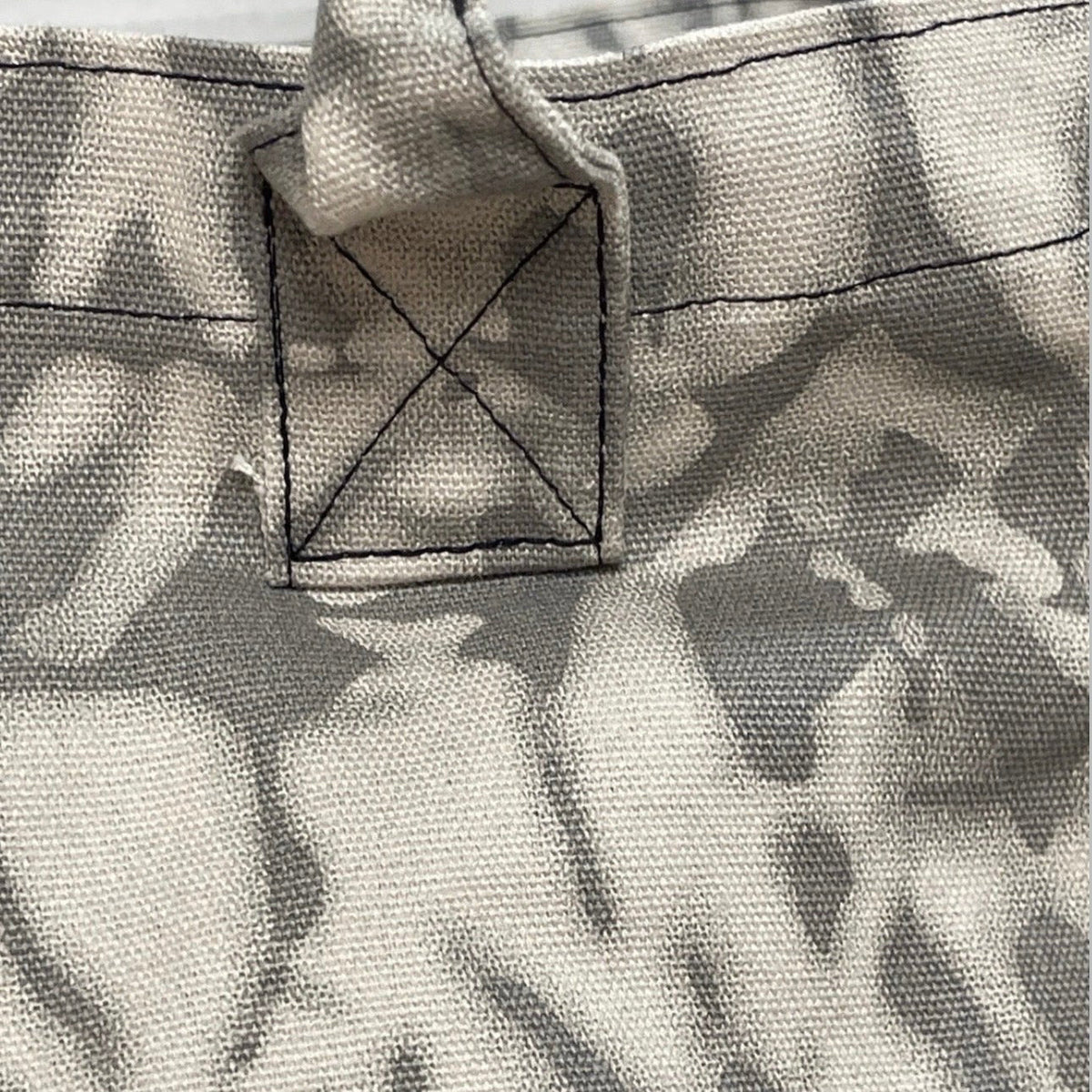 Alo Trendy Shopper Tote in a grey tie-dye pattern - BusDeals