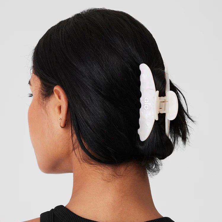 ALO yoga 90's Claw Clip, Pearl White - BusDeals