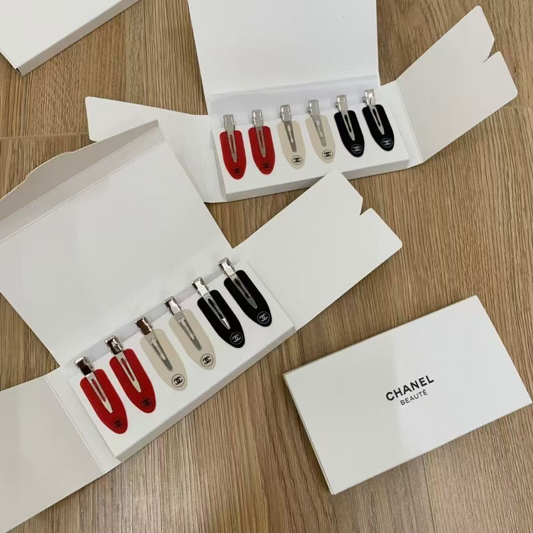 Chanel Beauty Hair clips CC Black Counter Gift of 6 Pieces - BusDeals