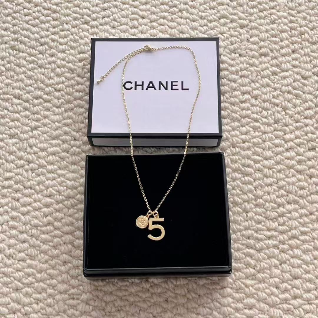 Chanel Beauty Pendant Necklace DIY Number 5, with gift bag - BusDeals