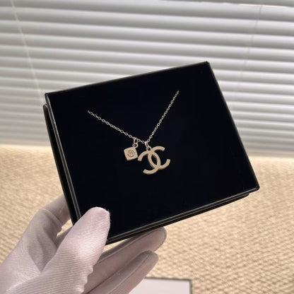 Chanel Beauty Pendant Necklace DIY with Gift Box and Shopping Bag - BusDeals