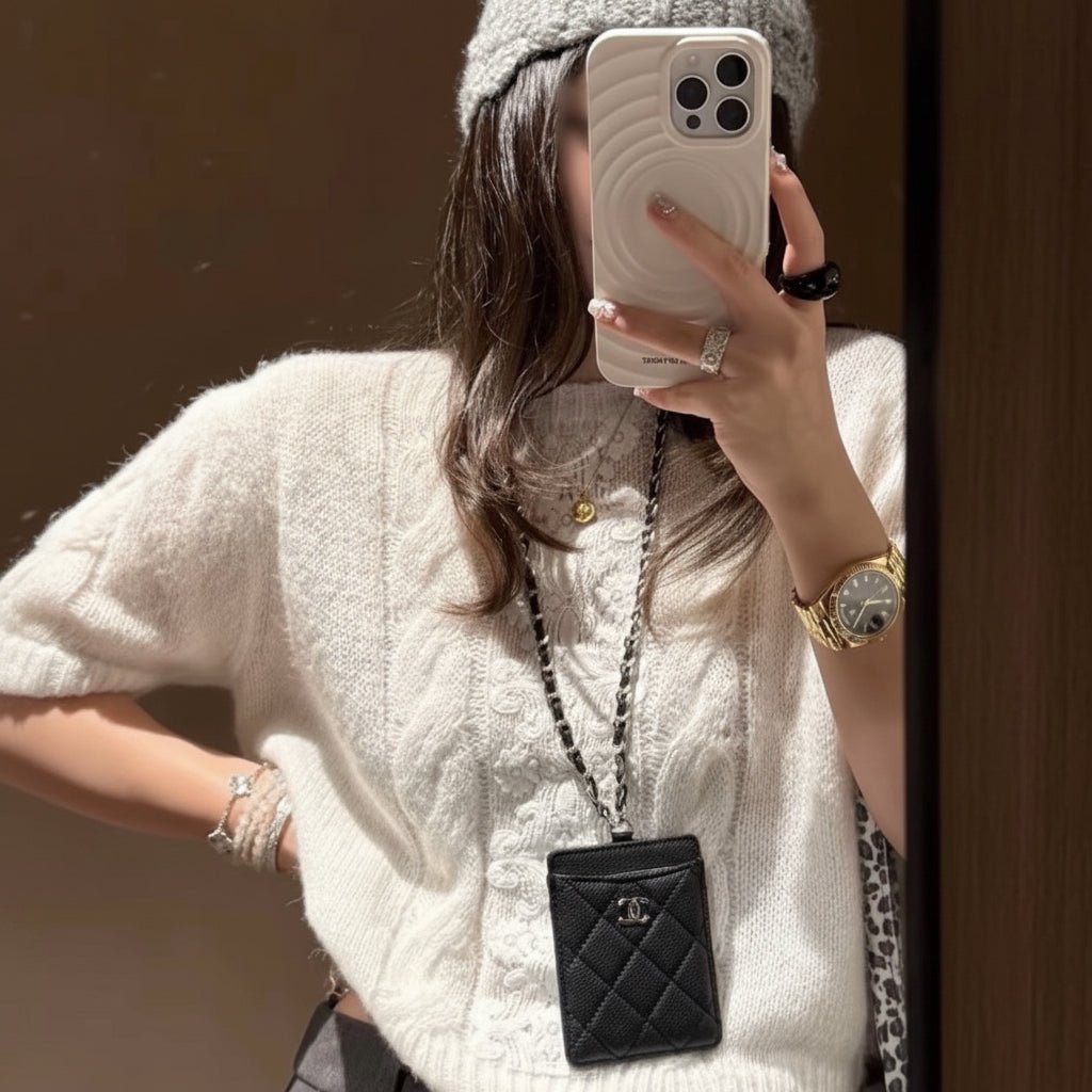 Chanel Beauty Rhombus card holder with a chain lanyard - BusDeals