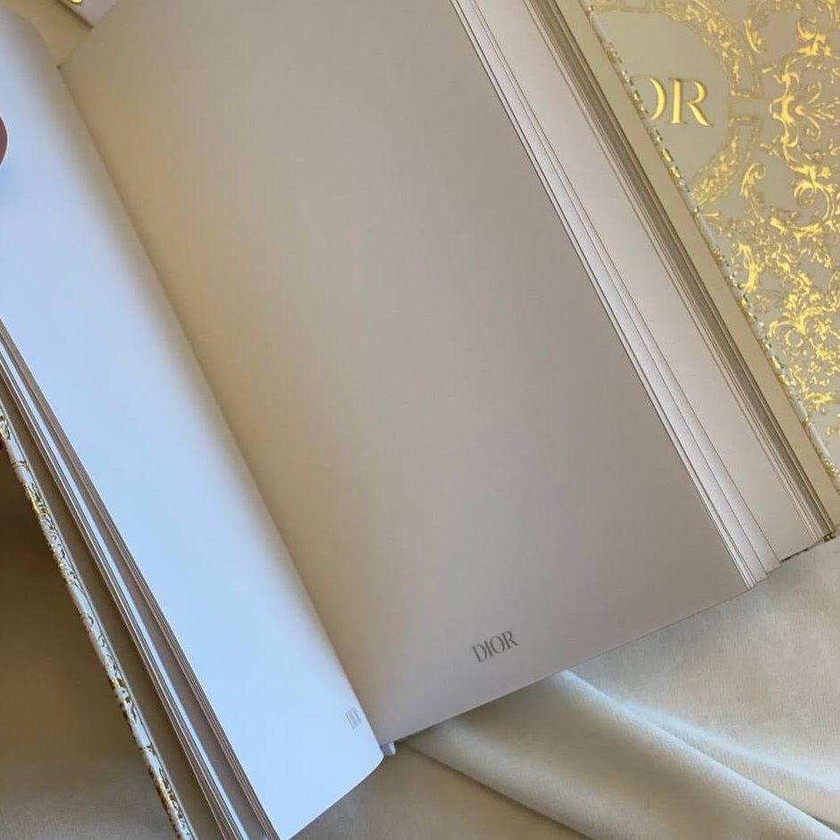 Christian Dior Beauty notebook, from the Holiday collection come with a bag and star pendant - BusDeals