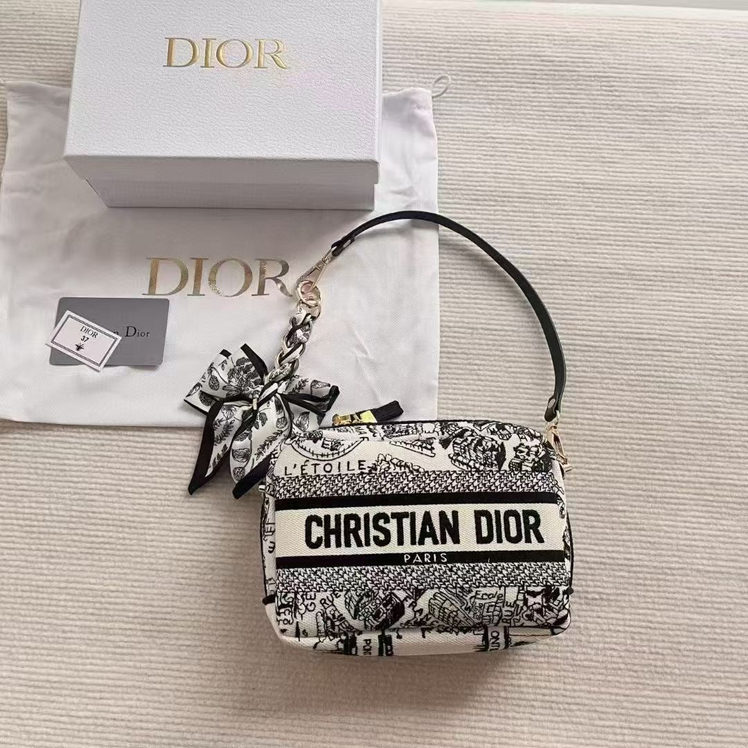 Dior Beauty Cosmetic Pouch Transformed to the Bag with Chain - BusDeals