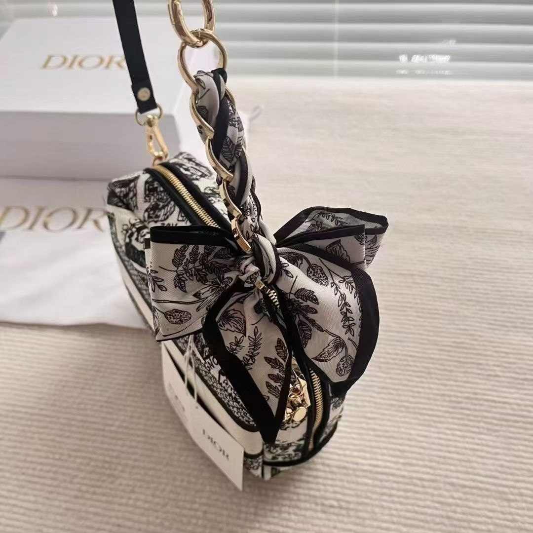 Dior Beauty Cosmetic Pouch Transformed to the Bag with Chain - BusDeals