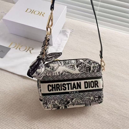 Dior Beauty Cosmetic Pouch Transformed to the Bag with Chain - BusDeals