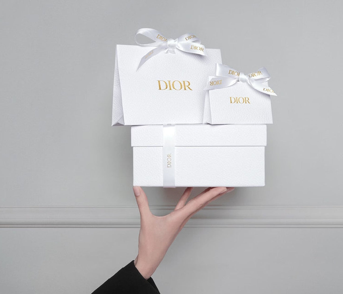 Dior White Paper/Gift Bag - M Size 19.5*14cm - BusDeals