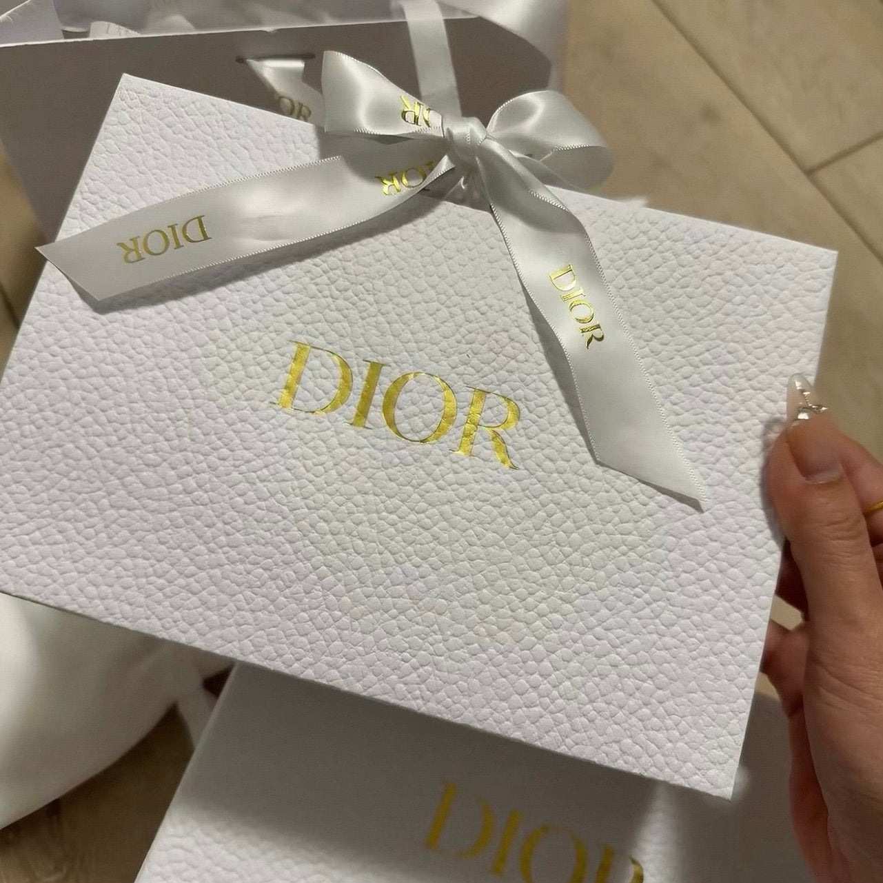 Dior White Paper/Gift Bag - M Size 19.5*14cm - BusDeals