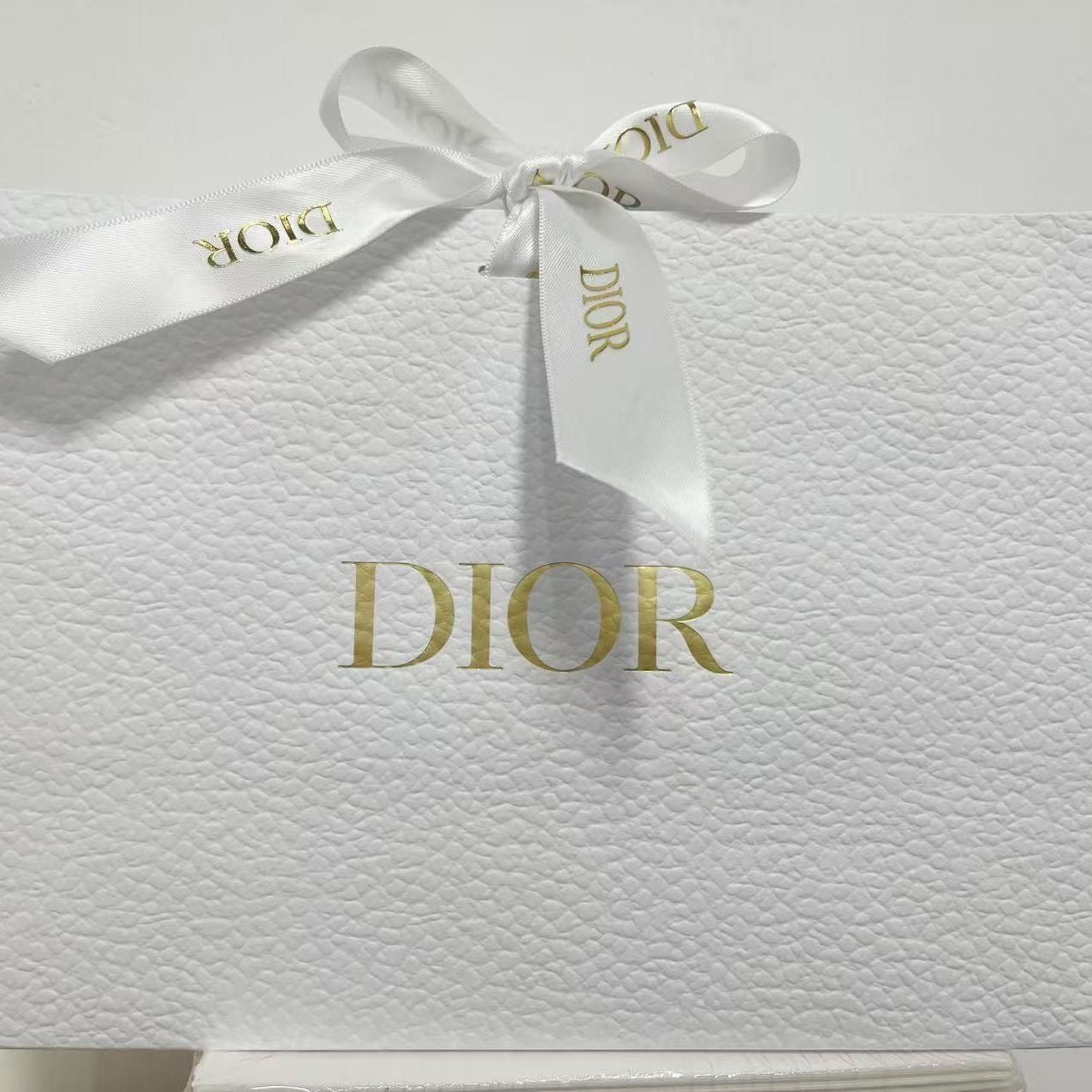 Dior White Paper/Gift Bag - M Size 19.5*14cm - BusDeals