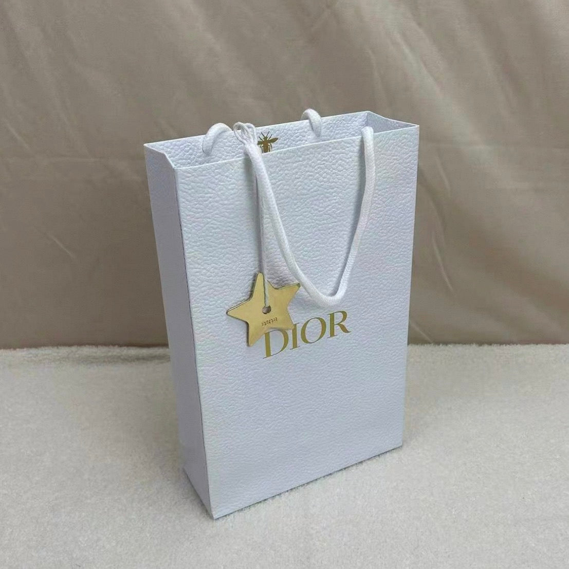 Dior White Paper/Gift Bag with star - M Size 22.5*14.5 cm - BusDeals