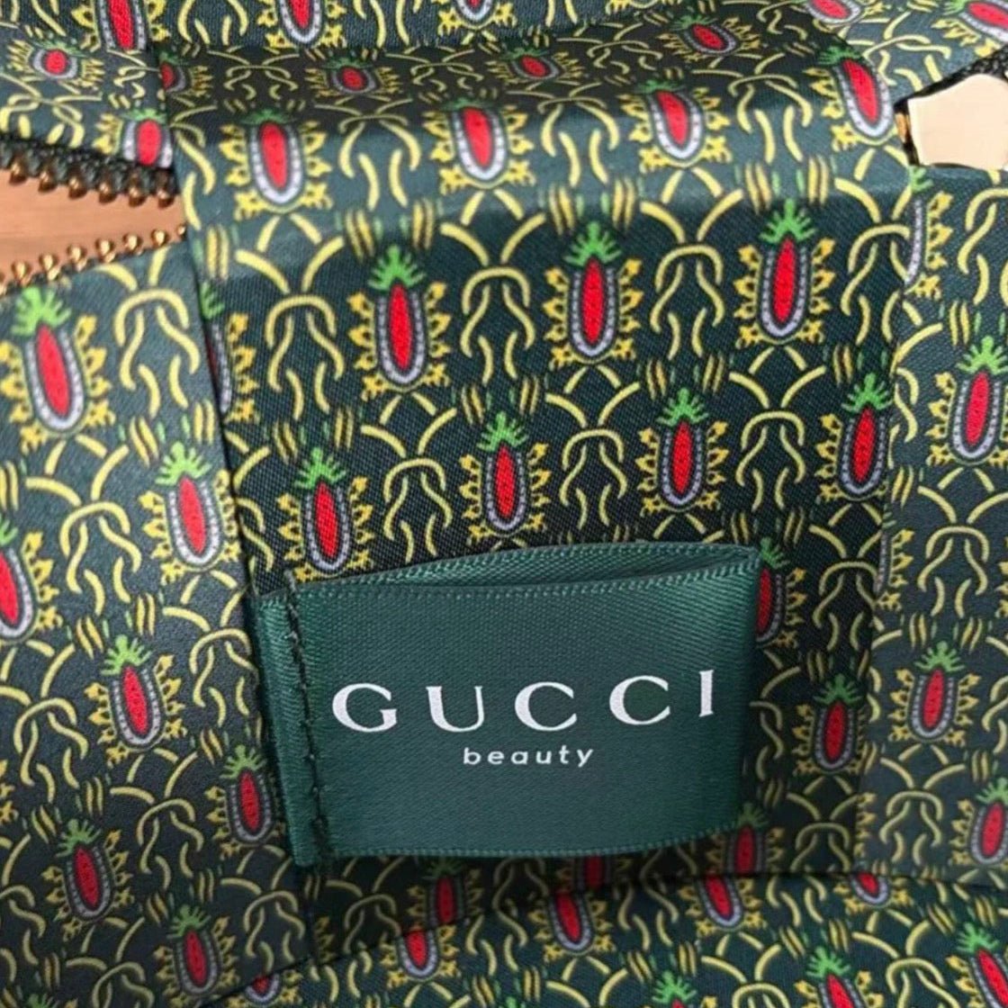 Gucci Beauty Counter Gift Cosmetic Bag Green Velvet - BusDeals