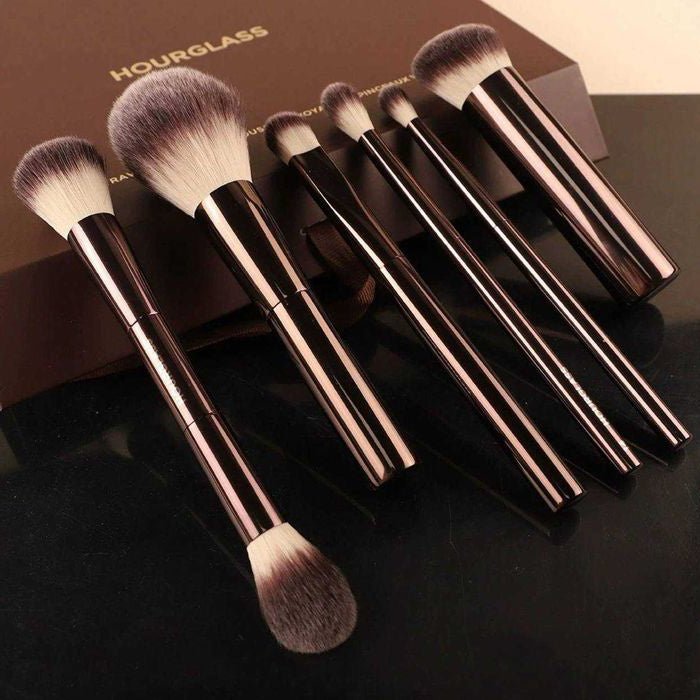 Hourglass Vegan Face & Eye Travel Brush Set 7 pcs in a gift box - BusDeals