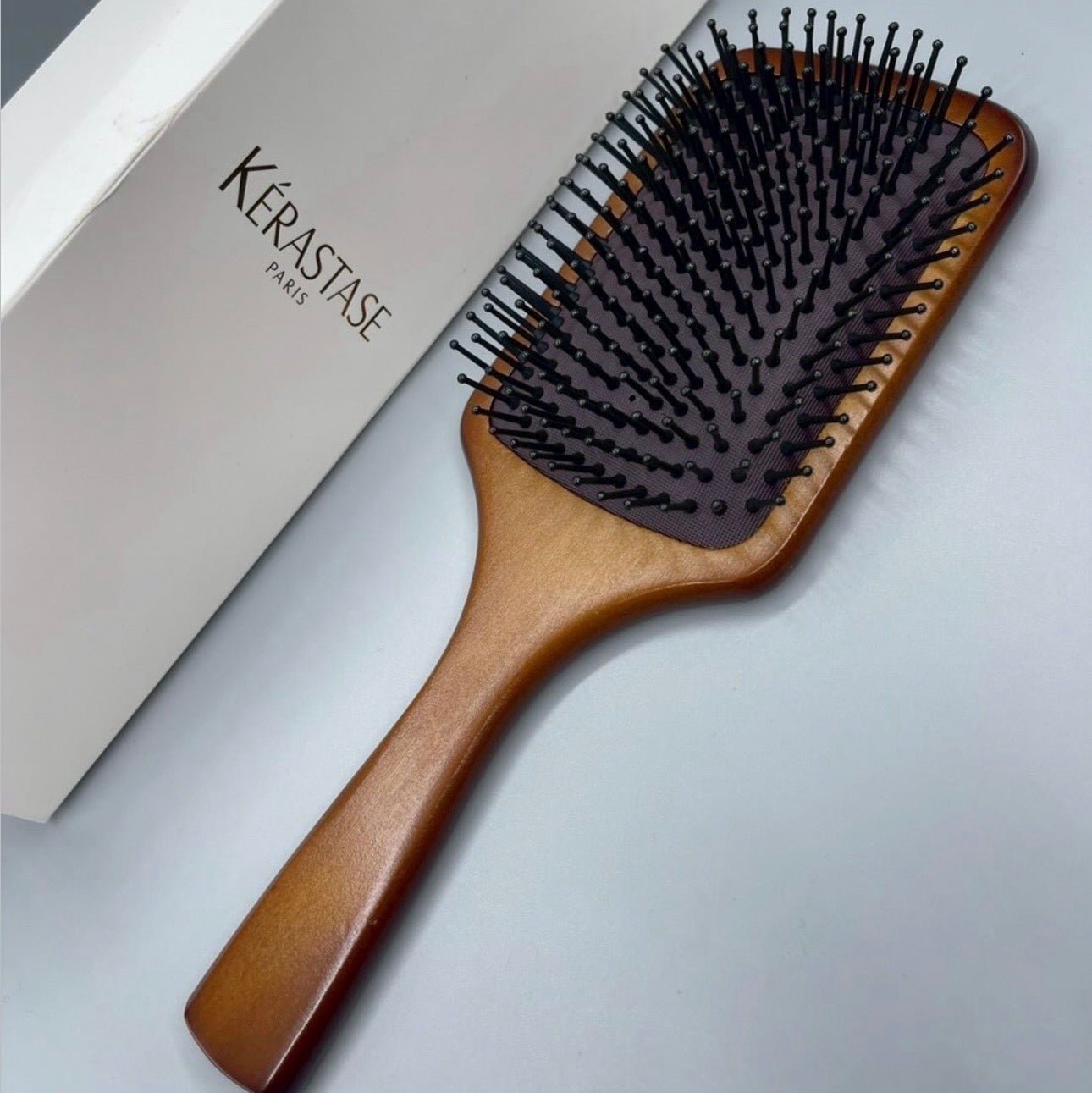 Kérastase Comb Brush, Scalp-Relaxing Cushion Comb - BusDeals