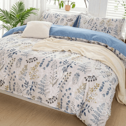 King size 6 piece bedding set, featuring a beautiful blue leaf design. - BusDeals