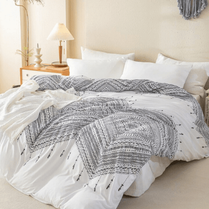 King size 6 piece boho bedding set in black and white without filling. - BusDeals