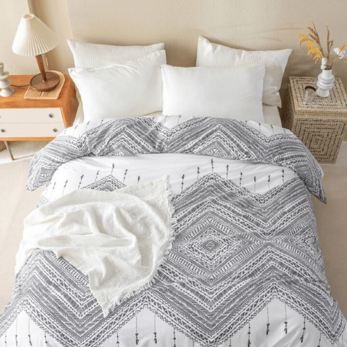 King size 6 piece boho bedding set in black and white without filling. - BusDeals