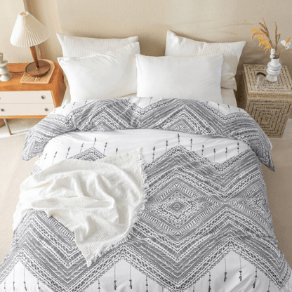 King size 6 piece boho bedding set in black and white without filling. - BusDeals