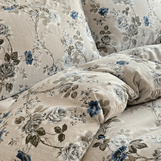King size 6 - piece duvet cover set with blue roses. - BusDeals