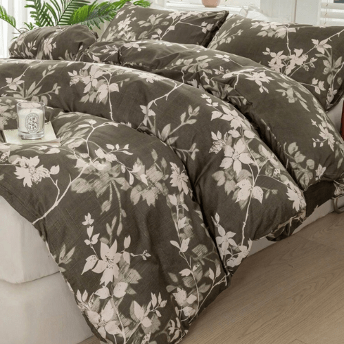 King size 6 pieces bedding set,showcasing a stunning leaf motif. - BusDeals