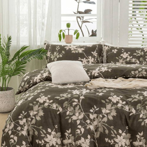 King size 6 pieces bedding set,showcasing a stunning leaf motif. - BusDeals
