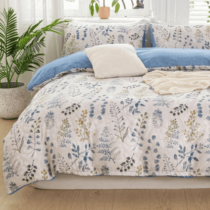 Queen size 6 piece bedding set, featuring a beautiful blue leaf design. - BusDeals
