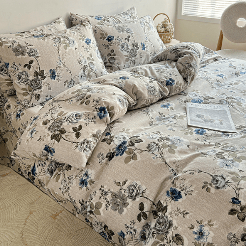 Queen size 6 - piece duvet cover set with blue roses. - BusDeals