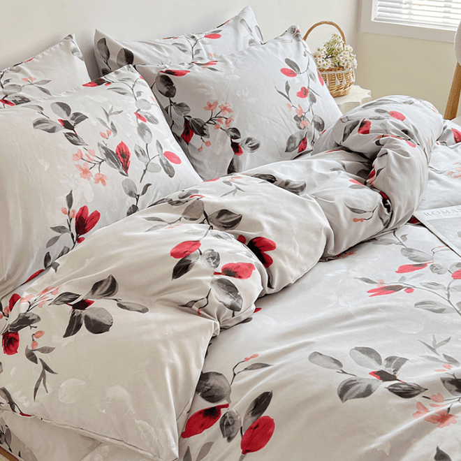 Queen size 6 - piece modern duvet cover set with red leaf. - BusDeals