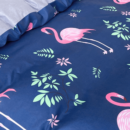 Single size, 4 - piece beautiful pink flamingo design in a lovely shade of blue. - BusDeals