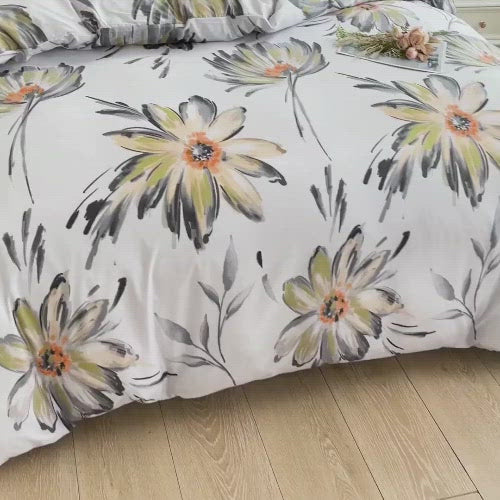 Queen/Double size 6 pieces Bedding Set without filler , Beautiful Floral Design -BusDeals Today